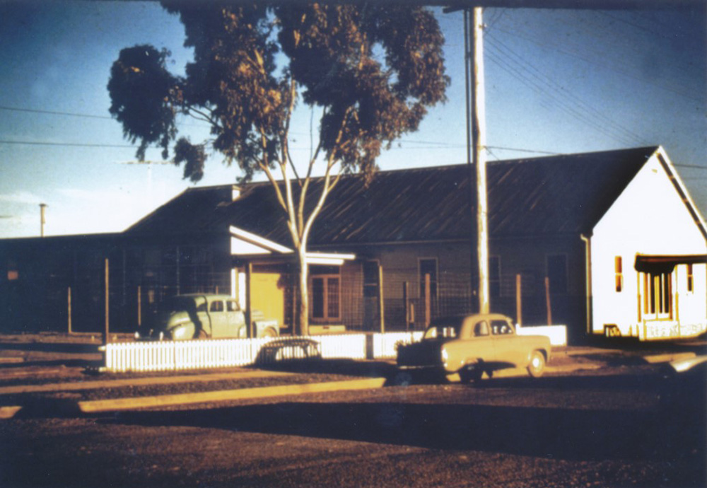1-1956-old-tin-shed-on-station-street